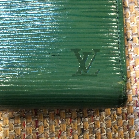 MLOUIS VUITTON Green EPI Kiss Lock Wallet Porte Monnaie Viennois MI0966 - Picture 7 of 17
